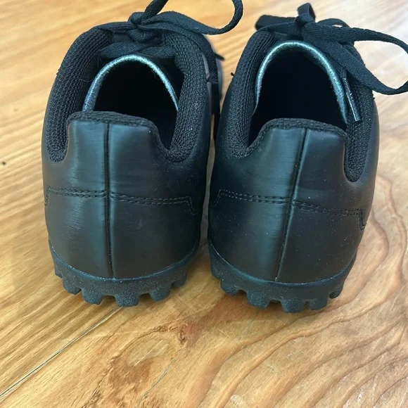 Adidas Boys Indoor Soccer Cleates size 3 - Picture 3 of 6